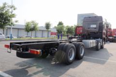 青岛解放 JH6重卡 南方版 420马力 8X4 9.5米仓栅式载货车(CA5310CCYP25K2L7T4E5A80)