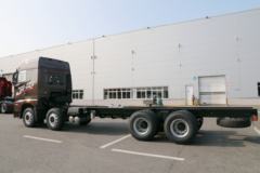 青岛解放 JH6重卡 南方版 420马力 8X4 9.5米仓栅式载货车(CA5310CCYP25K2L7T4E5A80)