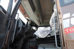 青岛解放 JH6重卡 南方版 420马力 8X4 9.5米仓栅式载货车(CA5310CCYP25K2L7T4E5A80)