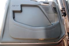 青岛解放 JH6重卡 南方版 420马力 8X4 9.5米仓栅式载货车(CA5310CCYP25K2L7T4E5A80)