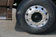 青岛解放 JH6重卡 南方版 420马力 8X4 9.5米仓栅式载货车(CA5310CCYP25K2L7T4E5A80)