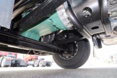 青岛解放 JH6重卡 南方版 420马力 8X4 9.5米仓栅式载货车(CA5310CCYP25K2L7T4E5A80)