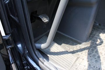 �ֶ��� FH16�ؿ� 700���� 4X2 ǣ����ͼƬ