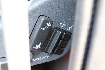 �ֶ��� FH16�ؿ� 700���� 4X2 ǣ����ͼƬ