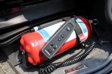 �ֶ��� FH16�ؿ� 700���� 4X2 ǣ����ͼƬ