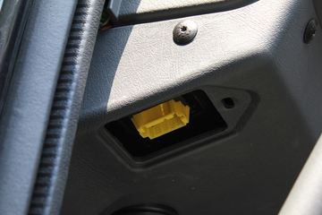 �ֶ��� FH16�ؿ� 700���� 4X2 ǣ����ͼƬ