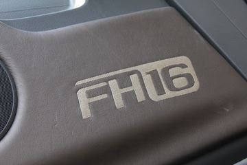 �ֶ��� FH16�ؿ� 700���� 4X2 ǣ����ͼƬ