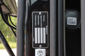 �ֶ��� FH16�ؿ� 700���� 4X2 ǣ����ͼƬ