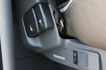 �ֶ��� FH16�ؿ� 700���� 4X2 ǣ����ͼƬ