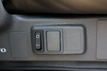 �ֶ��� FH16�ؿ� 700���� 4X2 ǣ����ͼƬ