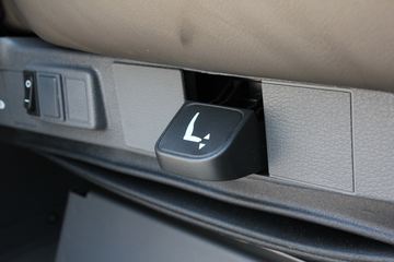 �ֶ��� FH16�ؿ� 700���� 4X2 ǣ����ͼƬ