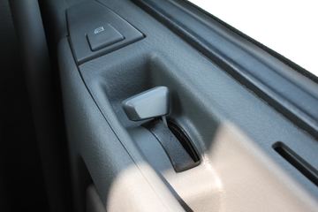 �ֶ��� FH16�ؿ� 700���� 4X2 ǣ����ͼƬ