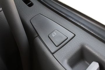 �ֶ��� FH16�ؿ� 700���� 4X2 ǣ����ͼƬ