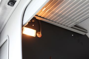 �ֶ��� FH16�ؿ� 700���� 4X2 ǣ����ͼƬ