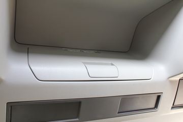 �ֶ��� FH16�ؿ� 700���� 4X2 ǣ����ͼƬ