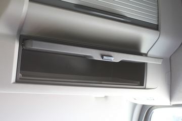 �ֶ��� FH16�ؿ� 700���� 4X2 ǣ����ͼƬ