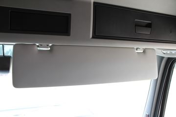 �ֶ��� FH16�ؿ� 700���� 4X2 ǣ����ͼƬ