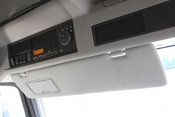 �ֶ��� FH16�ؿ� 700���� 4X2 ǣ����ͼƬ