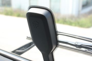 �ֶ��� FH16�ؿ� 700���� 4X2 ǣ����ͼƬ