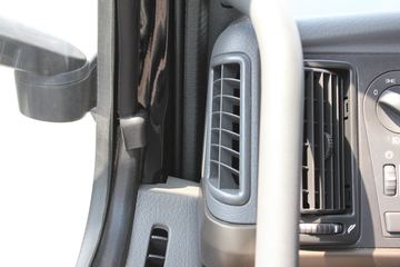 �ֶ��� FH16�ؿ� 700���� 4X2 ǣ����ͼƬ