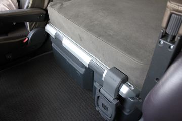 �ֶ��� FH16�ؿ� 700���� 4X2 ǣ����ͼƬ