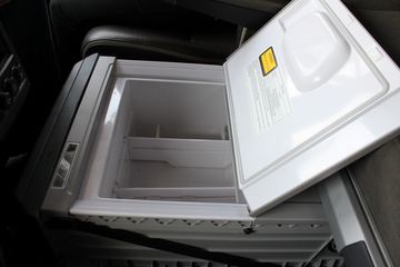 �ֶ��� FH16�ؿ� 700���� 4X2 ǣ����ͼƬ