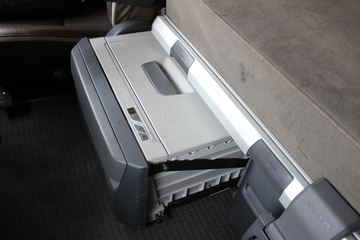 �ֶ��� FH16�ؿ� 700���� 4X2 ǣ����ͼƬ