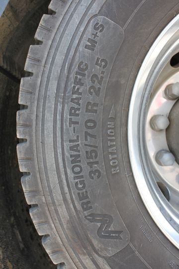 �ֶ��� FH16�ؿ� 700���� 4X2 ǣ����ͼƬ