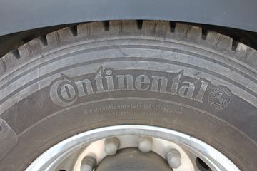 �ֶ��� FH16�ؿ� 700���� 4X2 ǣ����ͼƬ