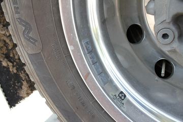 �ֶ��� FH16�ؿ� 700���� 4X2 ǣ����ͼƬ