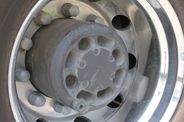 �ֶ��� FH16�ؿ� 700���� 4X2 ǣ����ͼƬ