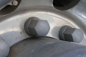 �ֶ��� FH16�ؿ� 700���� 4X2 ǣ����ͼƬ