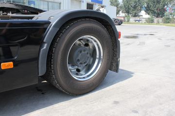 �ֶ��� FH16�ؿ� 700���� 4X2 ǣ����ͼƬ