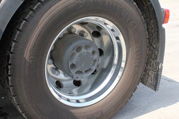 �ֶ��� FH16�ؿ� 700���� 4X2 ǣ����ͼƬ