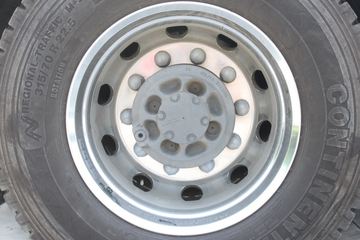 �ֶ��� FH16�ؿ� 700���� 4X2 ǣ����ͼƬ