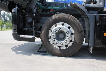 �ֶ��� FH16�ؿ� 700���� 4X2 ǣ����ͼƬ