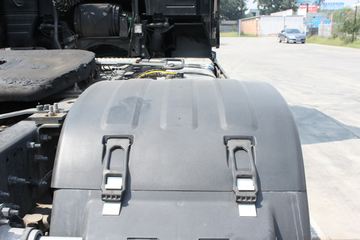 �ֶ��� FH16�ؿ� 700���� 4X2 ǣ����ͼƬ