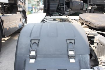 �ֶ��� FH16�ؿ� 700���� 4X2 ǣ����ͼƬ