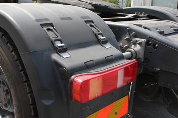 �ֶ��� FH16�ؿ� 700���� 4X2 ǣ����ͼƬ