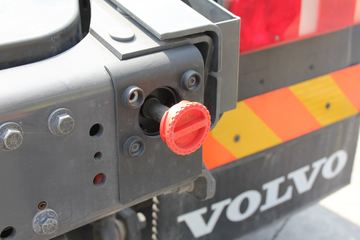 �ֶ��� FH16�ؿ� 700���� 4X2 ǣ����ͼƬ