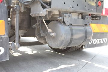 �ֶ��� FH16�ؿ� 700���� 4X2 ǣ����ͼƬ