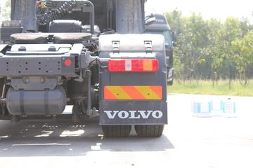 �ֶ��� FH16�ؿ� 700���� 4X2 ǣ����ͼƬ