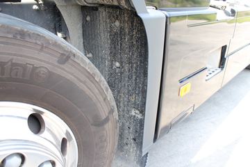 �ֶ��� FH16�ؿ� 700���� 4X2 ǣ����ͼƬ