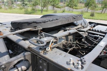 �ֶ��� FH16�ؿ� 700���� 4X2 ǣ����ͼƬ