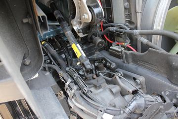 �ֶ��� FH16�ؿ� 700���� 4X2 ǣ����ͼƬ