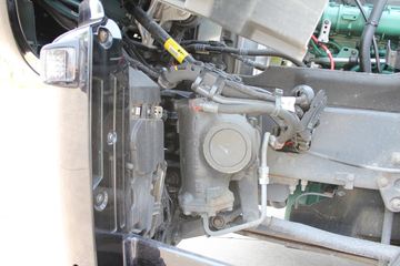 �ֶ��� FH16�ؿ� 700���� 4X2 ǣ����ͼƬ