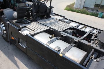 �ֶ��� FH16�ؿ� 700���� 4X2 ǣ����ͼƬ