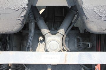 �ֶ��� FH16�ؿ� 700���� 4X2 ǣ����ͼƬ