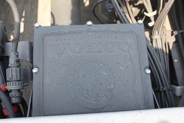 �ֶ��� FH16�ؿ� 700���� 4X2 ǣ����ͼƬ