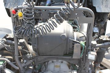 �ֶ��� FH16�ؿ� 700���� 4X2 ǣ����ͼƬ